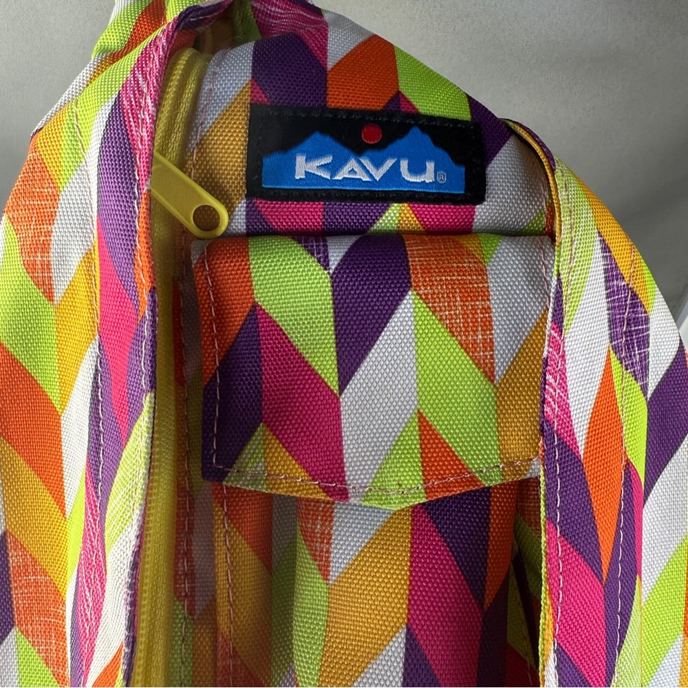 KAVU Rope Sling Bag – Multicolor Chevron Geometric Print Crossbody Backpack - Picture 2 of 8